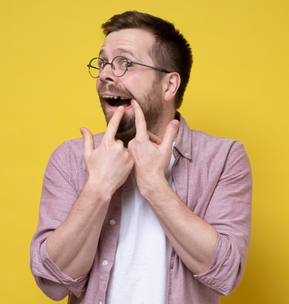 Man pointing at broken tooth